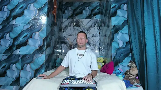 celesteyorucso1 online show from October 20, 2025, 10:43 pm