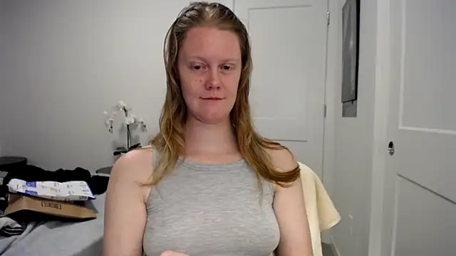 naughtyfox89 online show from April 21, 2026, 4:08 am