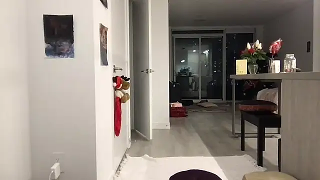 tia   fox online show from February 16, 2026, 11:46 pm