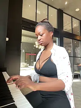 tia   fox online show from February 17, 2026, 5:32 pm