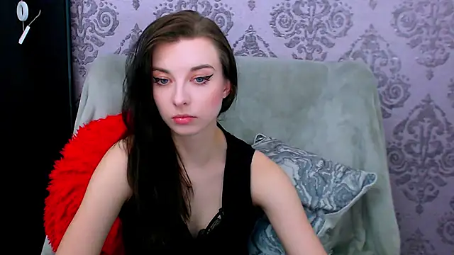 DominantLuna online show from May 20, 2026, 7:33 pm