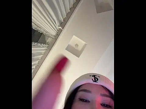 xiaowan x online show from February 3, 2026, 1:49 pm