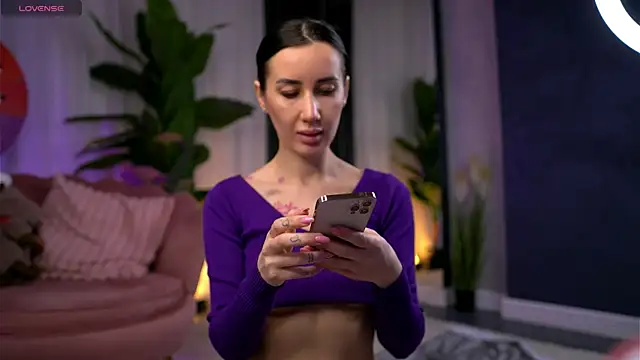 SerenaVelour online show from November 14, 2025, 11:03 am