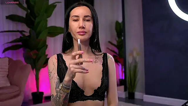 SerenaVelour online show from November 17, 2025, 10:41 am