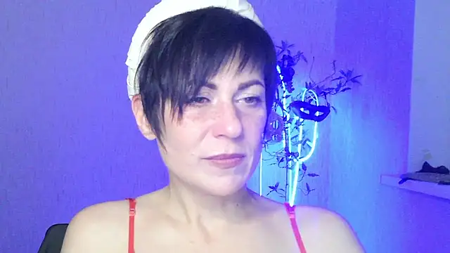 Ashley Brookss online show from November 19, 2025, 8:09 pm