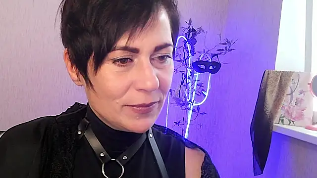 Ashley Brookss online show from November 12, 2025, 10:52 am