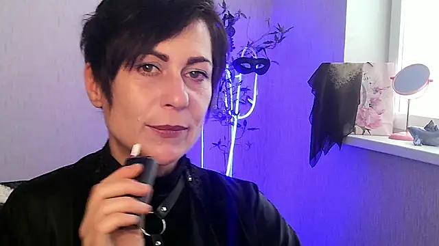 Ashley Brookss online show from November 13, 2025, 10:52 am