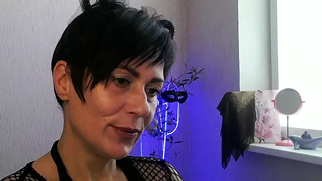 Ashley Brookss online show from November 15, 2025, 9:24 am