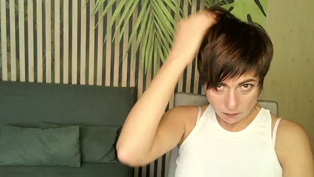 Ashley Brookss online show from October 18, 2025, 6:48 am