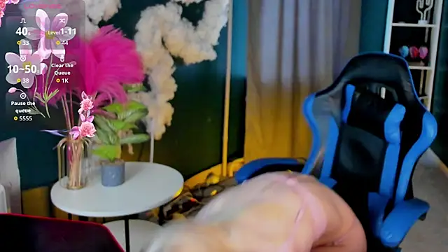 Callista a online show from April 4, 2026, 3:02 am