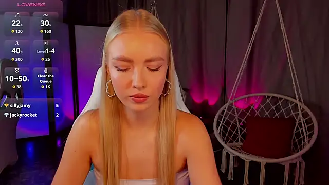 Snapshot of TessaGrays chatting on December 20, 2025, 8:39 am TessaGrays online show from December 20, 2025, 8:39 am