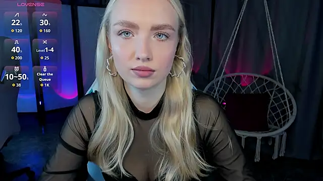 Snapshot of TessaGrays chatting on November 30, 2025, 8:26 am TessaGrays online show from November 30, 2025, 8:26 am