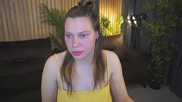 FuckMeDoll  online show from October 2, 2025, 2:53 pm