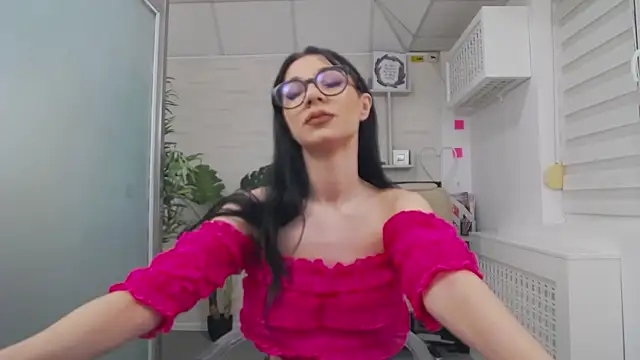 Snapshot of SelenaJoy_ chatting on November 18, 2025, 8:17 am SelenaJoy online show from November 18, 2025, 8:17 am