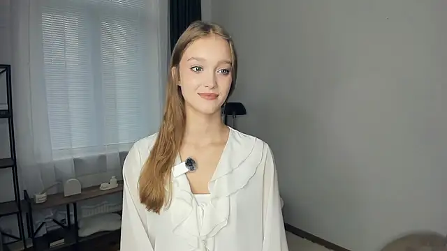 SerrenaAa online show from October 7, 2025, 8:15 am