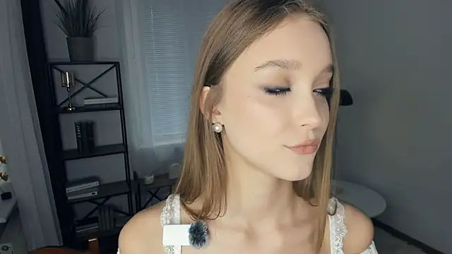 SerrenaAa online show from November 9, 2025, 8:18 am