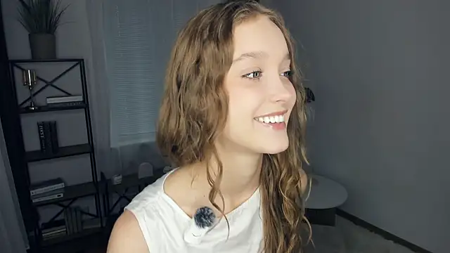 SerrenaAa online show from November 21, 2025, 7:07 am