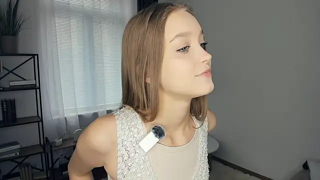 SerrenaAa online show from November 2, 2025, 8:30 am