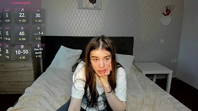 ShellyMoon  online show from September 30, 2025, 1:39 pm