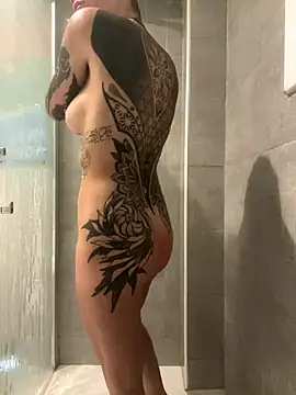 MiraLuna online show from October 9, 2025, 7:42 am