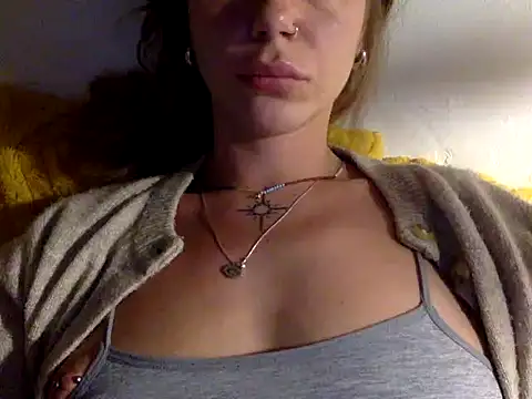 MiraLuna online show from October 9, 2025, 9:26 pm