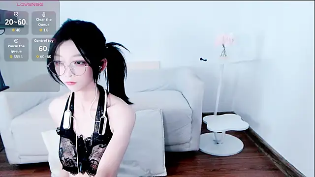 MM-SSJJ online show from October 4, 2025, 5:42 am