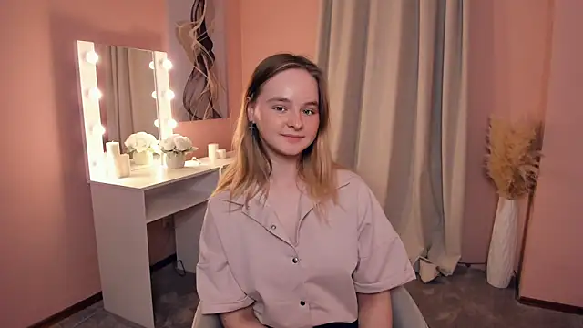 ChloeWestrum online show from October 2, 2025, 8:40 am