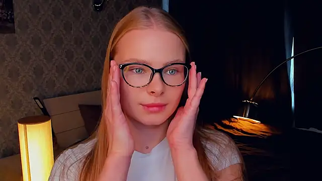 LibbyVenzeio online show from October 10, 2025, 7:09 am