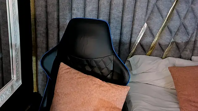 LunaaDuque online show from October 15, 2025, 2:03 pm