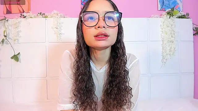 BrownMaia1 online show from October 4, 2025, 12:39 pm