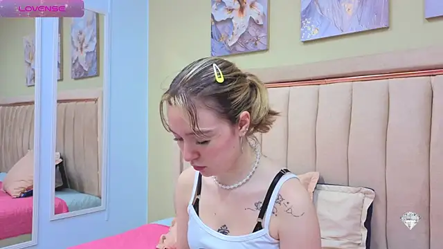 Lucia Copper online show from October 26, 2025, 12:38 pm