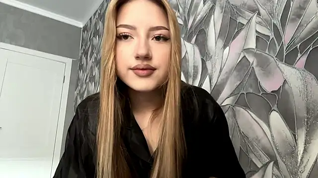 HollyCroker online show from November 21, 2025, 8:24 am