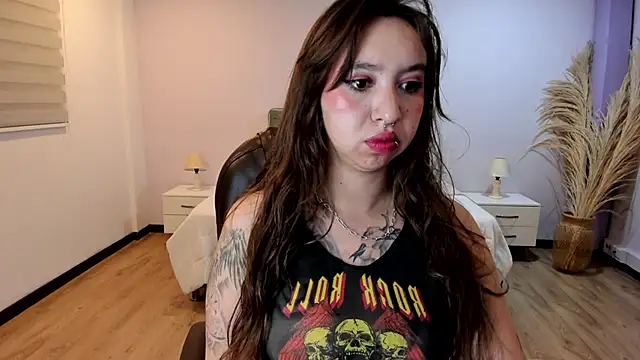 Scarlett  Cooper   online show from November 1, 2025, 12:21 pm