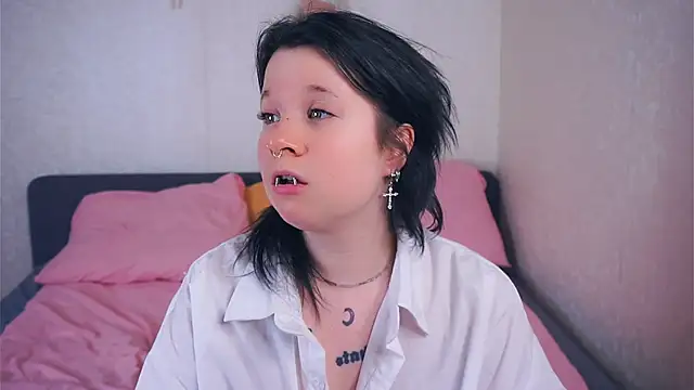 EviaVanveen online show from December 23, 2025, 7:51 am