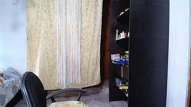 motita lux online show from October 13, 2025, 10:10 pm