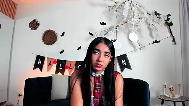 cloe taylor   online show from October 15, 2025, 3:05 am