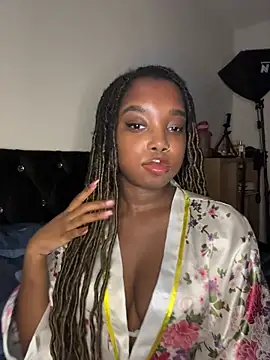 Lexi Locs online show from October 5, 2025, 9:05 pm