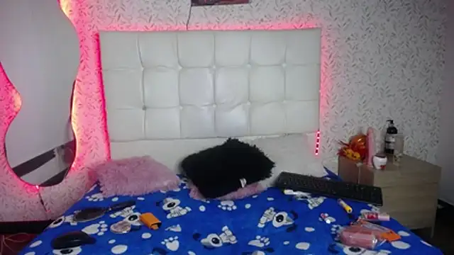 Snapshot of antia_z chatting on January 10, 2026, 8:37 pm antia z online show from January 10, 2026, 8:37 pm