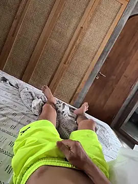 Snapshot of HenryLee1983-cums chatting on October 5, 2025, 2:13 am HenryLee1983-cums online show from October 5, 2025, 2:13 am