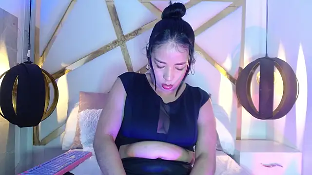 Amara Martell online show from October 17, 2025, 1:57 pm