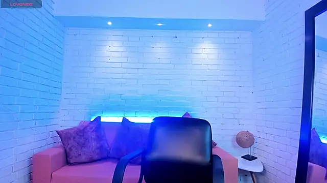 Snapshot of VenusCooper chatting on November 14, 2025, 8:12 pm VenusCooper online show from November 14, 2025, 8:12 pm