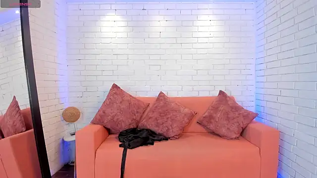 Snapshot of VenusCooper chatting on November 6, 2025, 7:40 pm VenusCooper online show from November 6, 2025, 7:40 pm