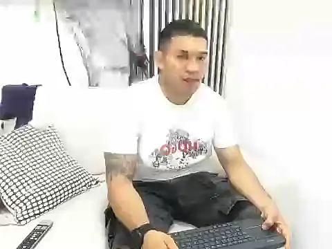 Snapshot of venedic_bull chatting on October 29, 2025, 8:52 pm venedic bull online show from October 29, 2025, 8:52 pm