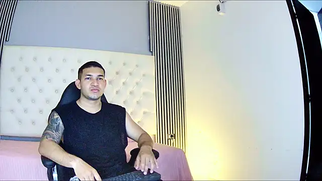 Snapshot of venedic_bull chatting on October 20, 2025, 9:04 pm venedic bull online show from October 20, 2025, 9:04 pm