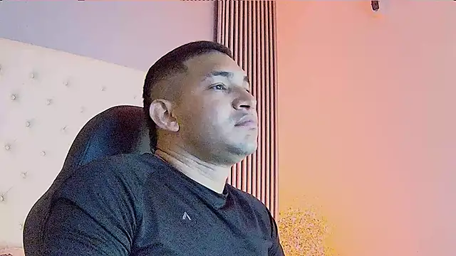 Snapshot of venedic_bull chatting on October 17, 2025, 8:54 pm venedic bull online show from October 17, 2025, 8:54 pm