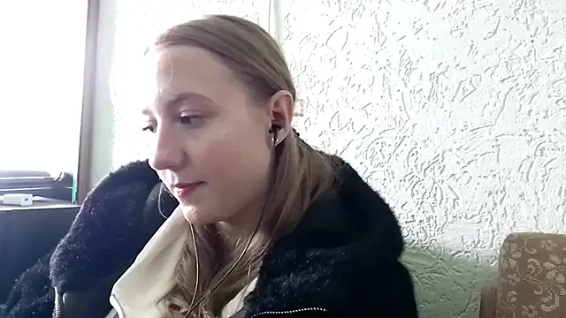 CarynFlaryn online show from October 2, 2025, 9:12 am