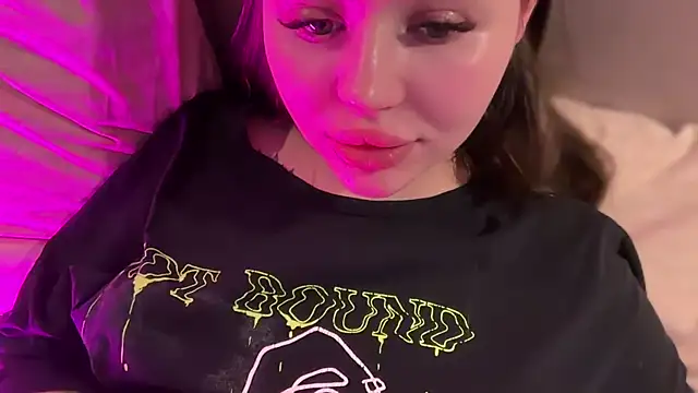 Snapshot of AlmaryKim chatting on November 4, 2025, 10:35 pm AlmaryKim online show from November 4, 2025, 10:35 pm