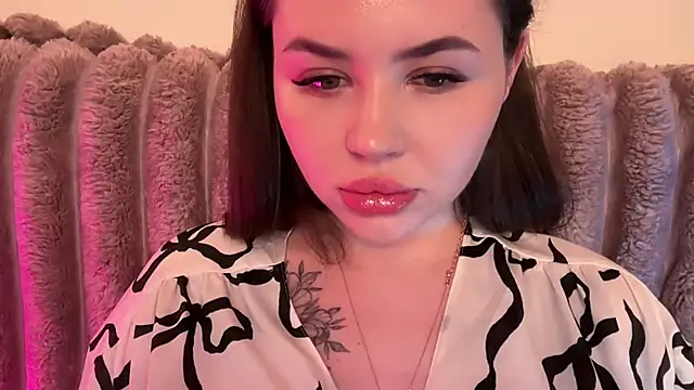 Snapshot of AlmaryKim chatting on June 5, 2026, 8:14 pm AlmaryKim online show from June 5, 2026, 8:14 pm