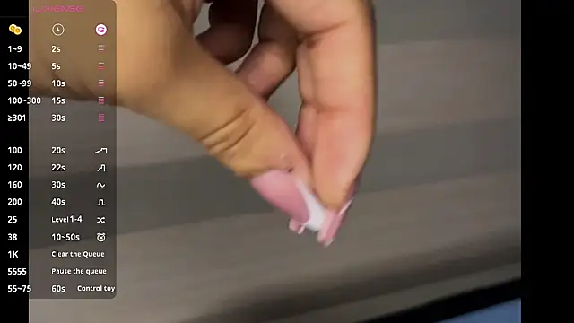 Snapshot of Hinatamoon_ chatting on October 9, 2025, 1:39 am Hinatamoon online show from October 9, 2025, 1:39 am