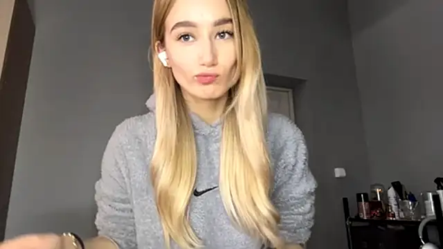 SweetCatherine online show from October 7, 2025, 8:26 am
